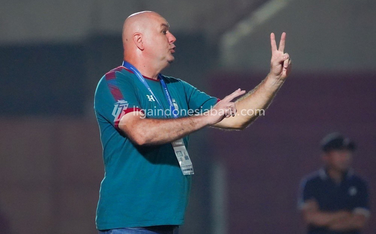 Bojan Hodak Minta Pemain Belakang Persib&nbsp;Fokus