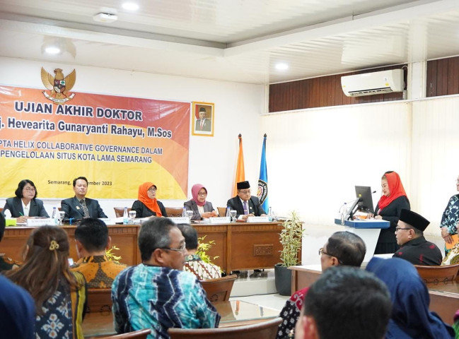 Lulus Doktoral Predikat Summa Cumlaude, Mbak Ita Jalani Prosesi Wisuda ke-174&nbsp;Unidip