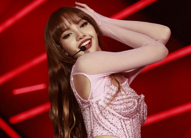 Bagaimana Lisa Blackpink Jadi Fashion Icon? Bisa Kamu&nbsp;Tiru