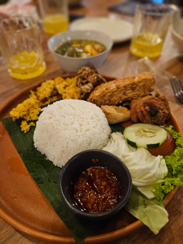 Makan di Llauk Nusantara, Enak Iya, Uji Sabar&nbsp;Pasti