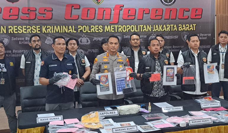 Gerebek Markas Judi Online di Jakbar, Polisi Tangkap Tujuh&nbsp;Pelaku