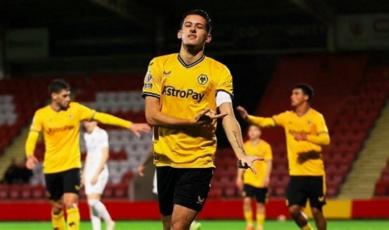 Justin Hubner Bakal Kembali ke Wolves Usai Kontrak dengan Crezo Osaka&nbsp;Habis