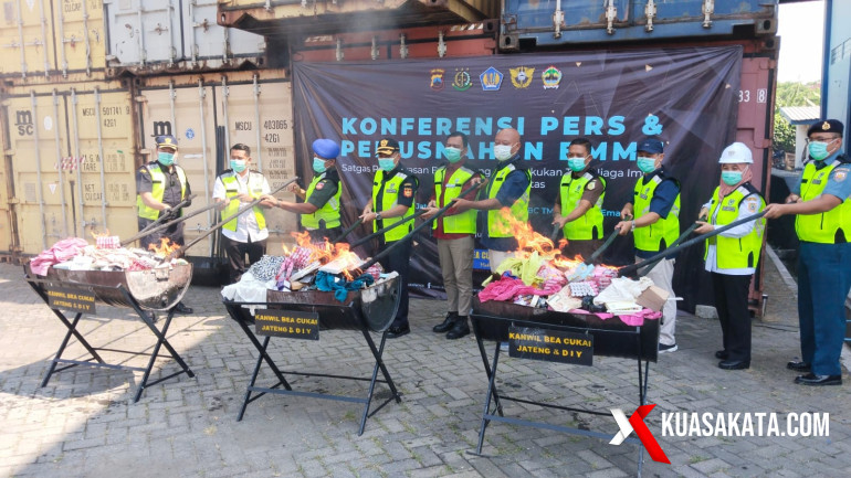 Bea Cukai Tanjung Emas Musnahkan Sejumlah Barang Impor Ilegal senilai Rp 18&nbsp;Juta