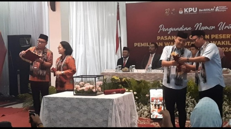 Undian Nomor Urut Paslon Walkot Semarang Gunakan Bola, Untuk Jamin&nbsp;Transpransi